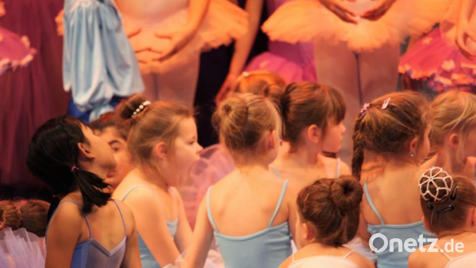 Tanzen ist anstrengend und macht müde. Dem darf auch auf der Bühne Ausdruck verliehen werden. Bild: Dagmar Williamson