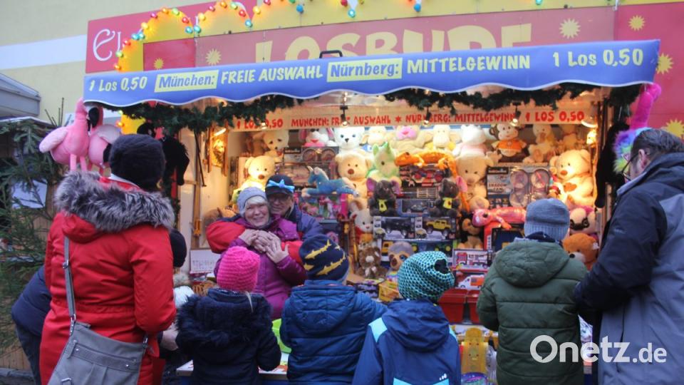 Viel geboten, zu sehen und zu hören, bekamen die Besucher des 40. Oberviechtacher Christkindlmarktes. Bild: frd