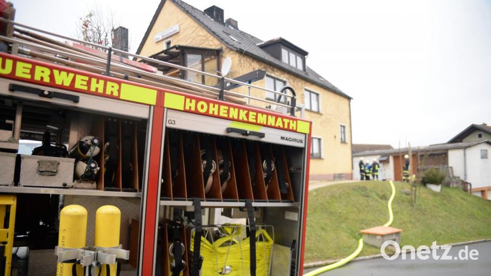 In den Räumen der Bäckerei Wenkmann übten die Feuerwehr Hohenkemnath und die Helfer vor Ort Ursensollen. Die Übungsalarmierung lautete Mehlstaubexplosion. Bild: brü