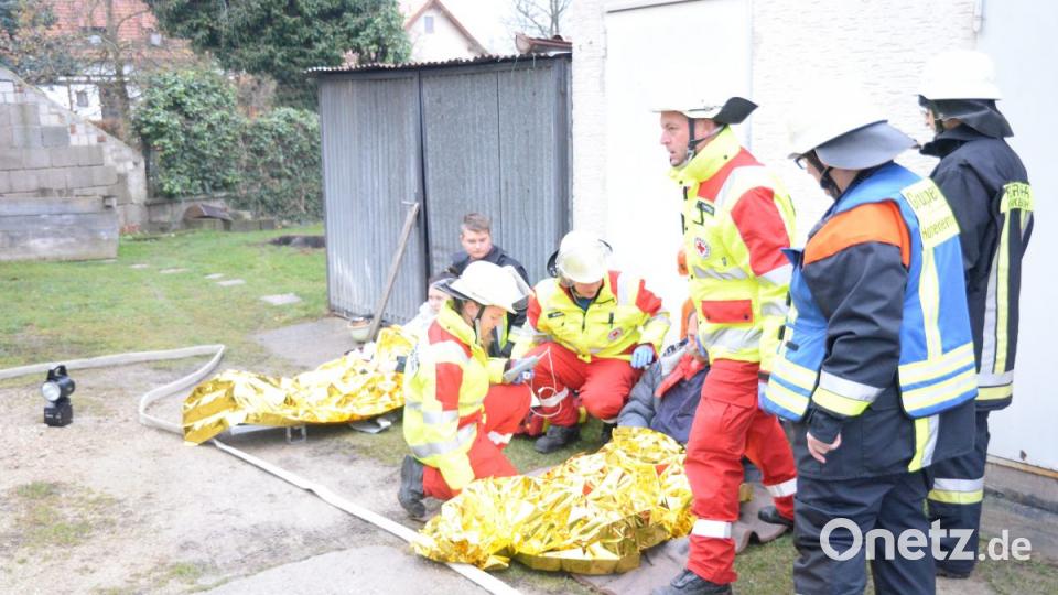 In den Räumen der Bäckerei Wenkmann übten die Feuerwehr Hohenkemnath und die Helfer vor Ort Ursensollen. Die Übungsalarmierung lautete Mehlstaubexplosion. Bild: brü