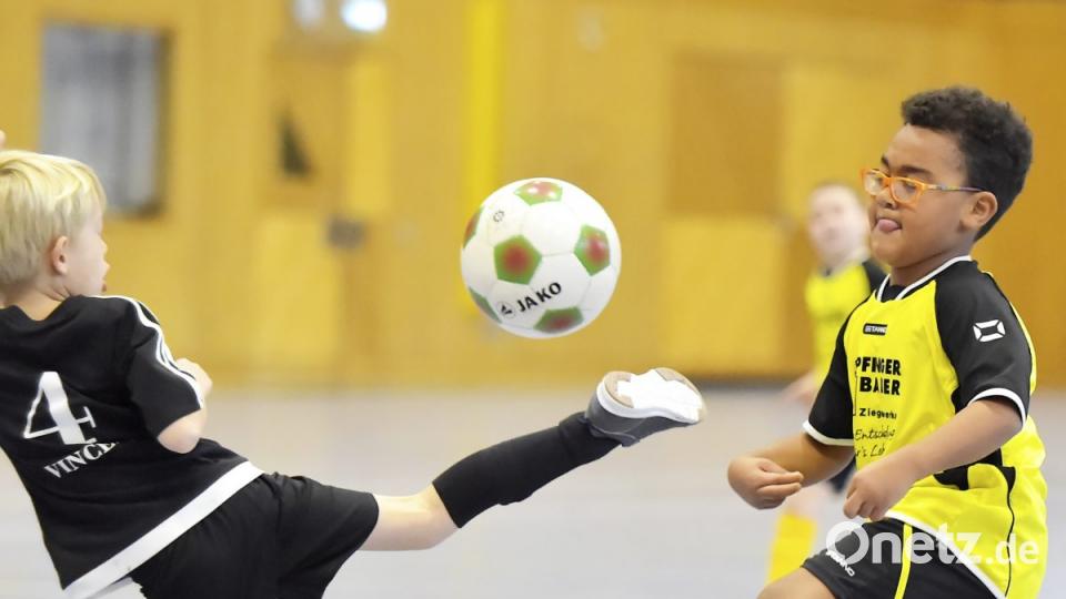 F.Junioren

Szene aus dem Spiel der F-Junioren: DJK Ammerthal (schwarze Trikots) - SV Hahnbach (gelbe Trikots)

Bild: Ziegler Bild: Ziegler