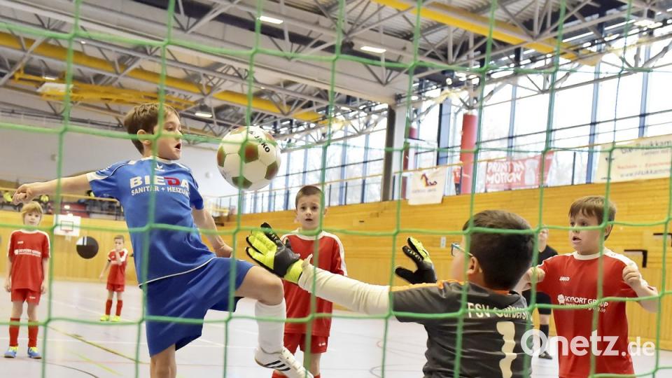 F.Junioren

Szene aus dem Spiel der F-Junioren: SV Raigering (blaue Trikots) geen den ausrichtenden FSV Gärbershof (rote Trikots)

Bild: Ziegler Bild: Ziegler