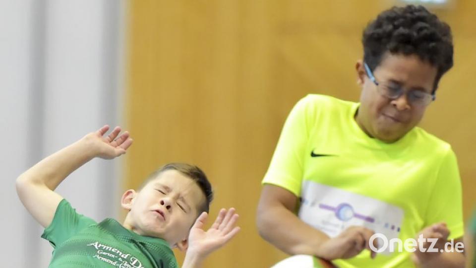 F.Junioren

Szene aus dem Spiel der F-Junioren: TSV Kümmersbruck (gelbe Trikots) - SG Ettmannsdorf/Schwandorf (grüne Trikots)

Bild: Ziegler Bild: Ziegler