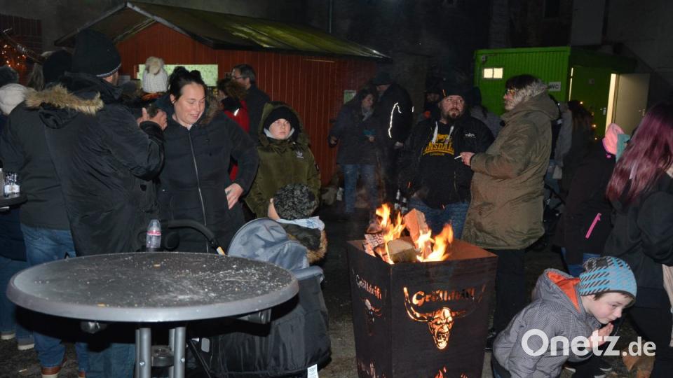 Willkommen sind die Feuerstellen zum Aufwärmen. Bild: jr