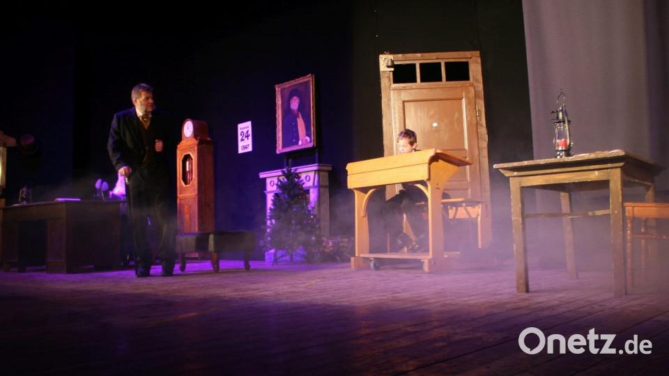 Amateurtheater Marktredwitz-Dörflas: &quot;Fröhliche Weihnachten, Mr. Scrooge&quot;. Bild: wro