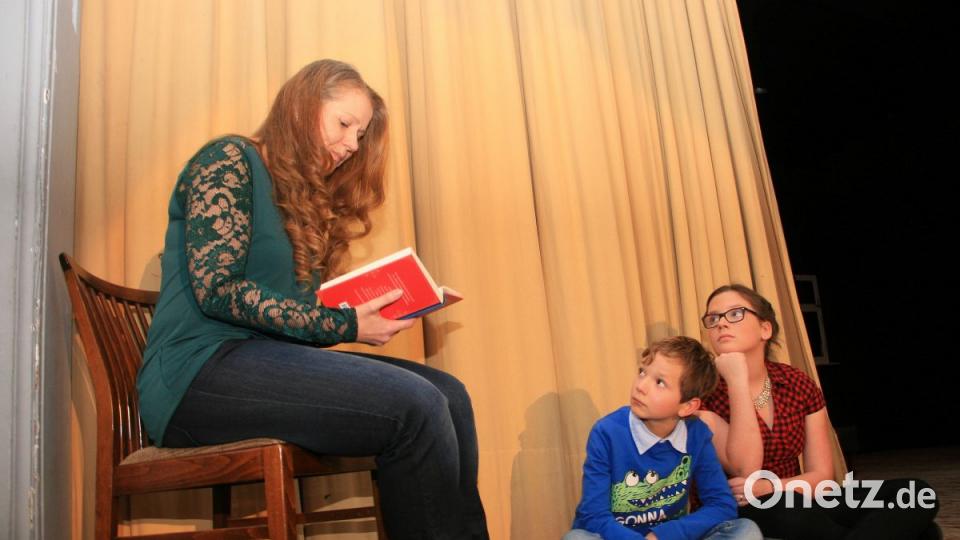 Amateurtheater Marktredwitz-Dörflas: &quot;Fröhliche Weihnachten, Mr. Scrooge&quot;. Bild: wro