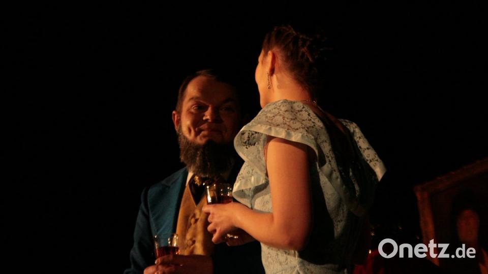 Amateurtheater Marktredwitz-Dörflas: &quot;Fröhliche Weihnachten, Mr. Scrooge&quot;. Bild: wro