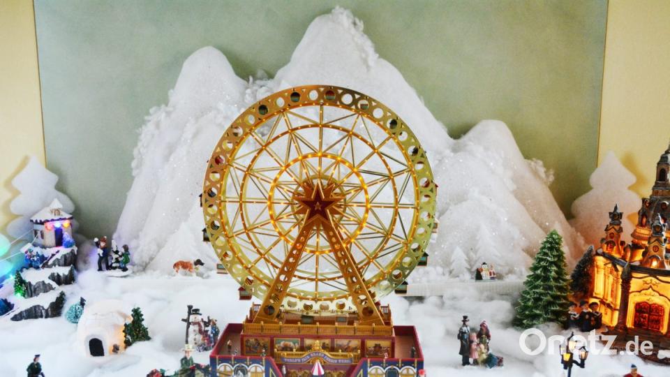 Das Riesenrad steht mitten in der flauschigen Winterlandschaft. Bild: Gabi Schönberger