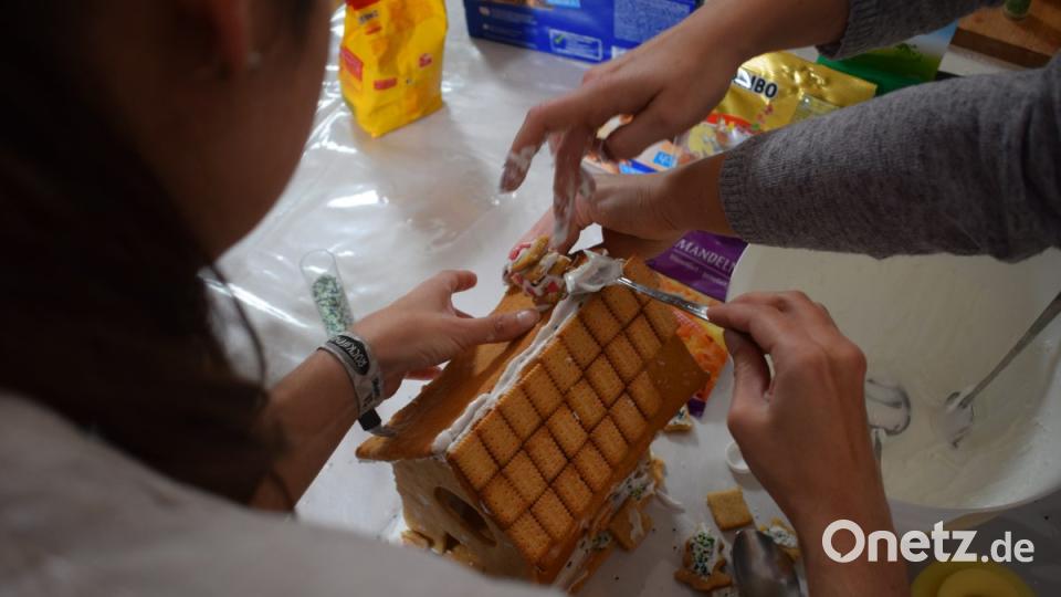 Weniger einfach als gedacht: Lebkuchenhaus backen Bild: gld