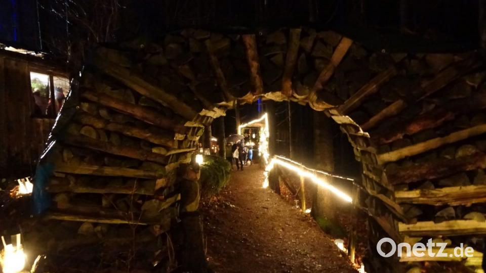 Der mit Holzscheit aufgeschichtete Torbogen wurde immer bestaunt. Bild: mmj