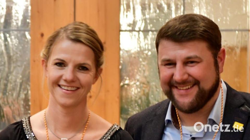 Das neue Prinzenpaar der Narrhalla Rot-Gelb Amberg Prinzessin Maria I. (links) und Prinz Daniel I. (rechts) Bild: zig