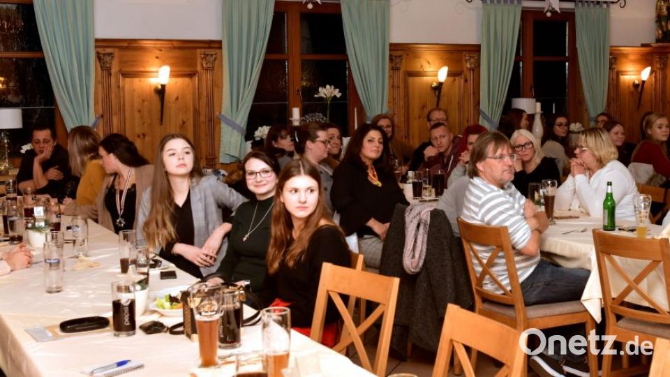 Zum traditionellen Ordensfest kommen die Aktiven der Narrhalla Rot-Gelb Amberg im Gasthaus Kopf in Altmannshof zusammen. Bild: zig