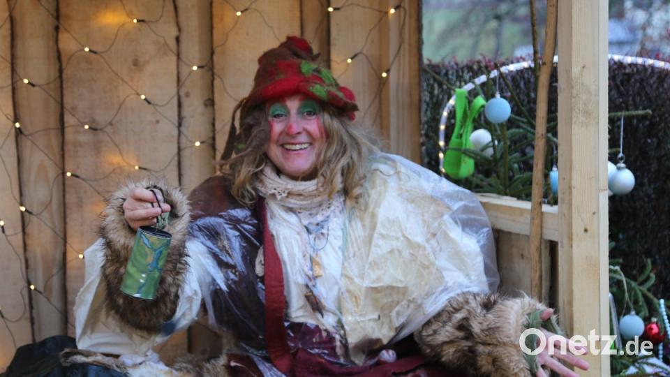 An ihrem Häuschen wartet die Hexe Pimpernella Pumpelsack auf Besucher. Bild: rw