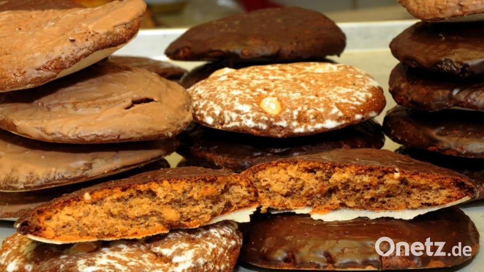 Zum Anbeißen süß, mit Schokolade oder Fadenzucker-Guss überzogen und innen schön saftig: Lebkuchen gehören zur Weihnachtszeit einfach dazu. Bild: Stephan Huber