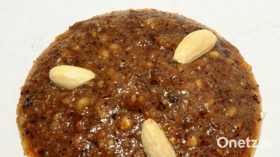 Ein Elisenlebkuchen-Rohling, der über Nacht noch trocknen muss, ehe er bei 200 Grad circa 20 Minuten gebacken wird. Bild: Stephan Huber