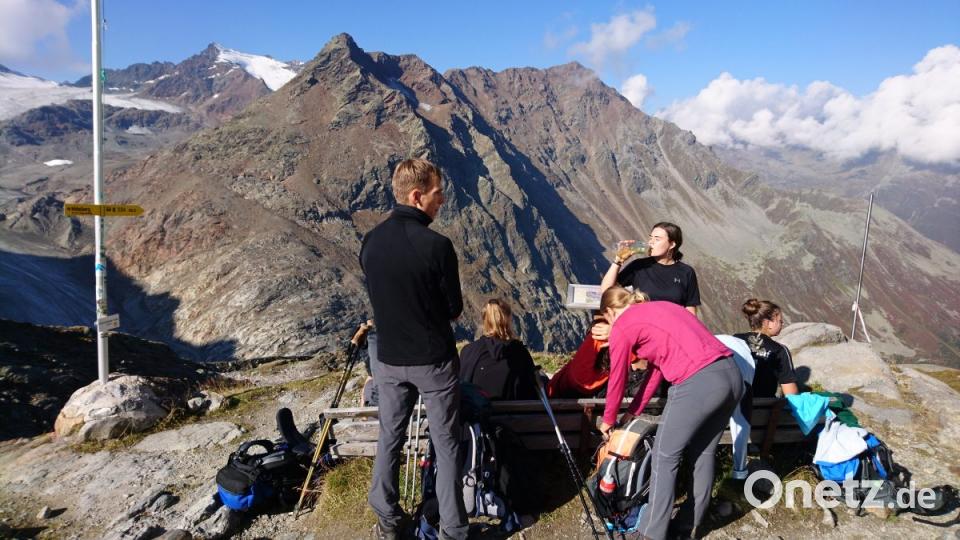 Trinkpause auf der Tour zur Braunschweiger Hütte. Bild: exb