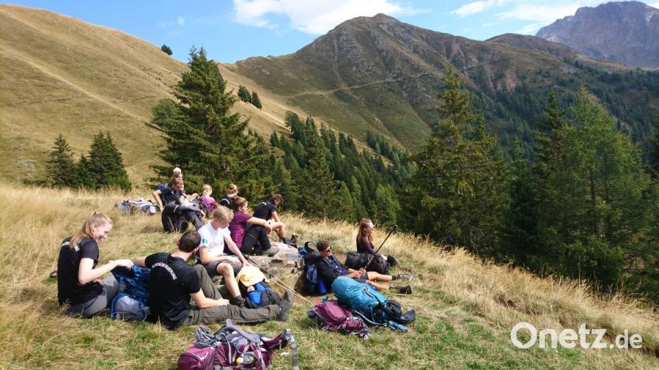 Auf dem Weg von St. Leonhard Pause beim Aufstieg zur Hirzer Hütte. Bild: exb