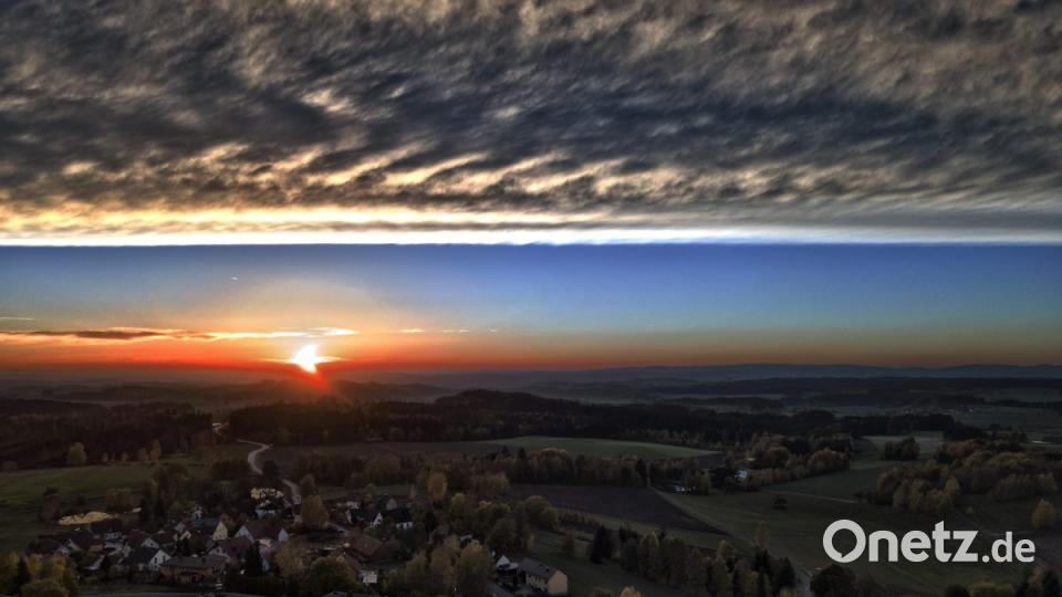 Wie abgeschnitten zeigen sich die Wolken am Nachmittag des Allerheiligen-Fests. Bild: dtr