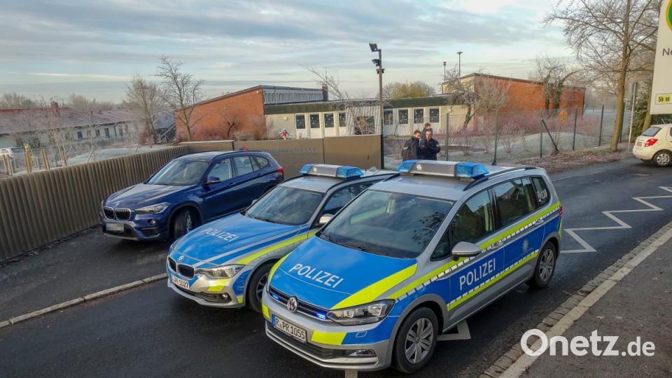 Polizei und Rettungskräfte waren mit einem Großaufgebot am Ort des Geschehens. Bild: wd