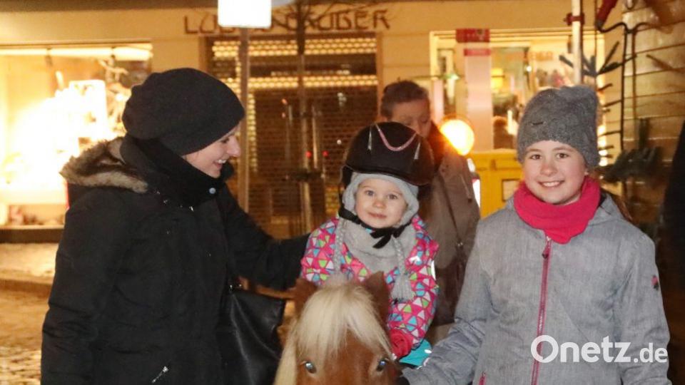 Eine Runde auf dem Pony ist für Kinder immer ein Erlebnis. Bild: Gerhard Götz