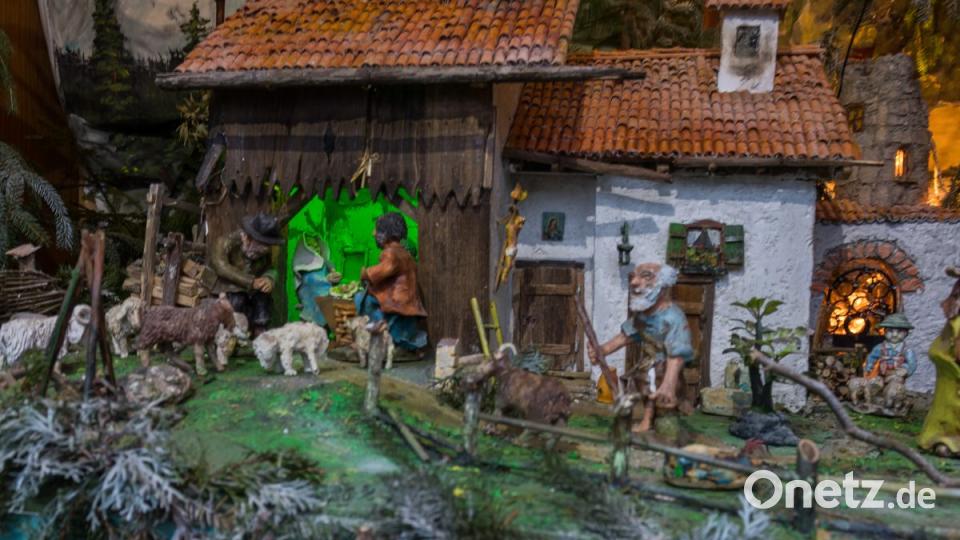 Die Krippenfiguten sind aus Ton und handbemalt. Bild: chl