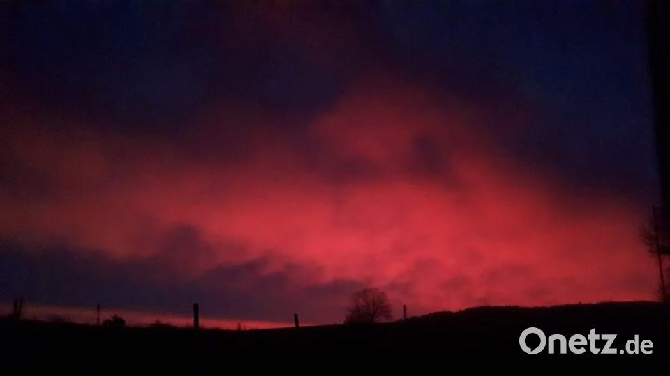 Blutroter Himmel über der Oberpfalz. Bild: Norbert Schlicht