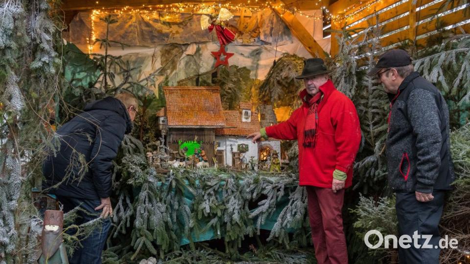Die Besucher zeigen sich beeindruckt von Meiers Werk. Bild: chl