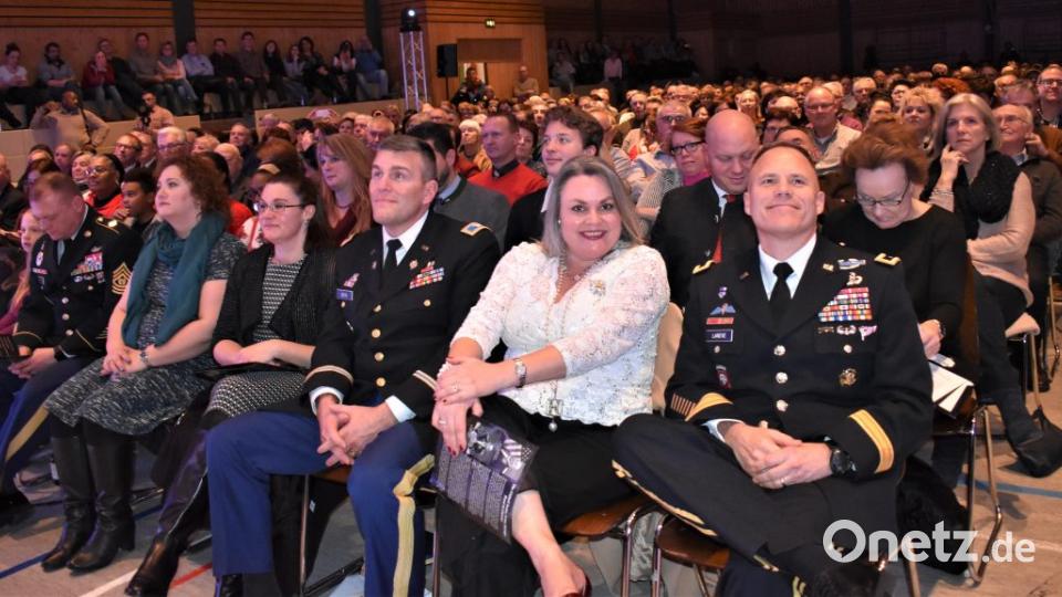 In der Grafenwöhrer Stadthalle war ein fantastisches Weihnachtskonzert mit der USAREUR-Band zu erleben. Bild: rgr
