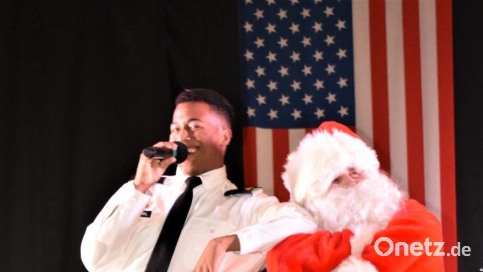 In der Grafenwöhrer Stadthalle war ein fantastisches Weihnachtskonzert mit der USAREUR-Band zu erleben. Bild: rgr