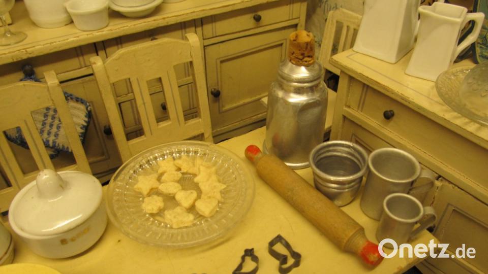 Auch in der Puppenstube werden Plätzchen gebacken. Bild: bl