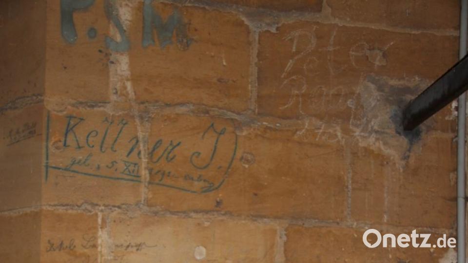 Viele Besucher des Turmes haben sich im Holzgebälk oder Mauerwerk verewigt. Inschriften aus allen Jahrhunderten seit dem Bau sind hier zu finden. Bild: upl