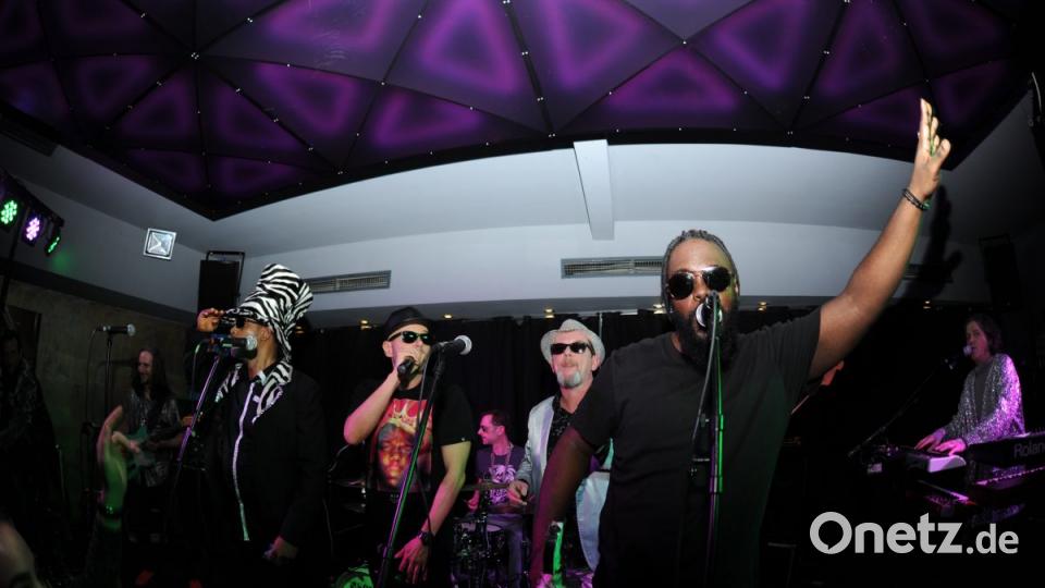 Grand Slam heizt am Abend vor dem Heiligen Abend im Trio Club in Amberg wieder so richtig ein. Bild: brü