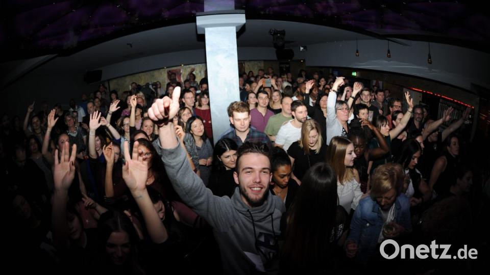 Grand Slam heizt am Abend vor dem Heiligen Abend im Trio-Club in Amberg wieder so richtig ein. Bild: brü