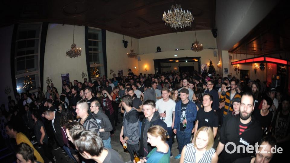 Special Gue$t ist eine der dienstältesten Punkbands der Oberpfalz. Seit Jahren ist das Christmas Rumble im Casino-Saal am Tag vor Heiligabend Anlaufstelle für Punkfans. Bild: brü