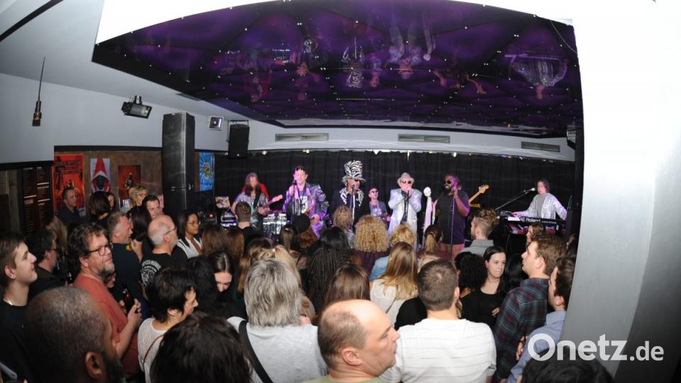 Grand Slam heizt am Abend vor dem Heiligen Abend im Trio-Club in Amberg wieder so richtig ein. Bild: brü