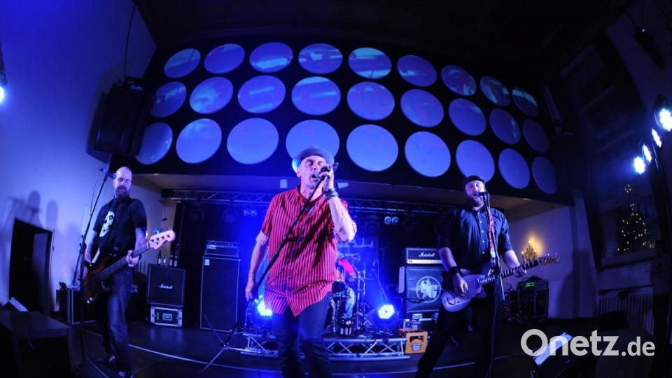 Special Gue$t ist eine der dienstältesten Punkbands der Oberpfalz. Seit Jahren ist das Christmas Rumble im Casino-Saal am Tag vor Heiligabend Anlaufstelle für Punkfans. Bild: brü