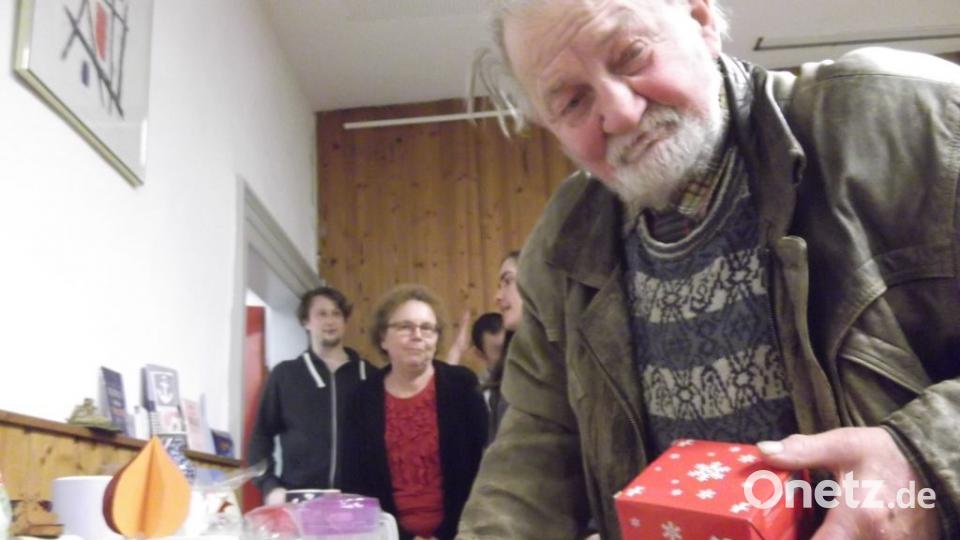 Weihnachten beim CVJM: 80 Menschen wollen an Heiligabend nicht allein sein und feiern gemeinsam. Bild: Monika Isheim, CVJM Amberg