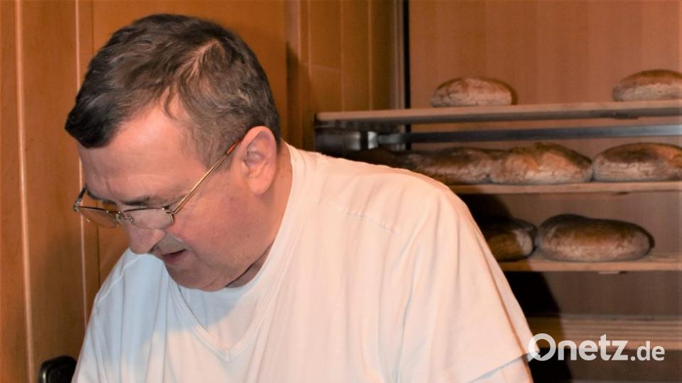 Der Diplom-Kaufmann Hans Speckner beim Verkauf. Bild: rgr