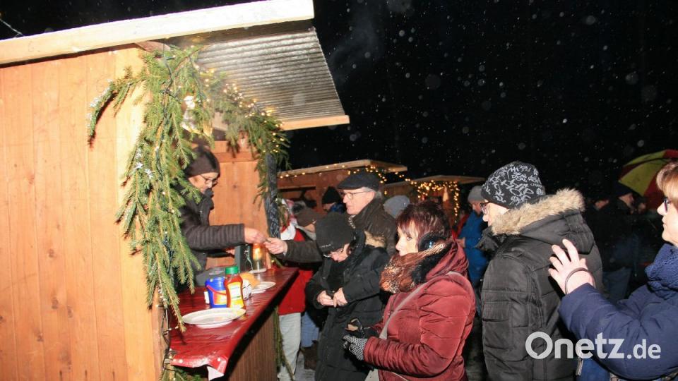 Ein viel besuchter Ort waren die Buden,, wo es allerhand Kulinarisches zu kaufen gab. Bild: wro