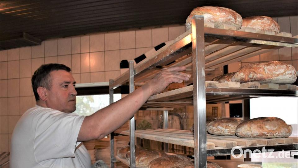 Hans Speckner an seinem letzten Backtag in der Stadtmühle. Bild: rgr