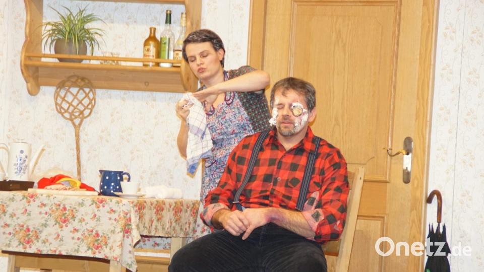 Mit dem Viehhändler Kuno (Alfred Ferstl) hat Gunda (Katharina Prüll) noch eine Rechnung offen. Bild: mmj