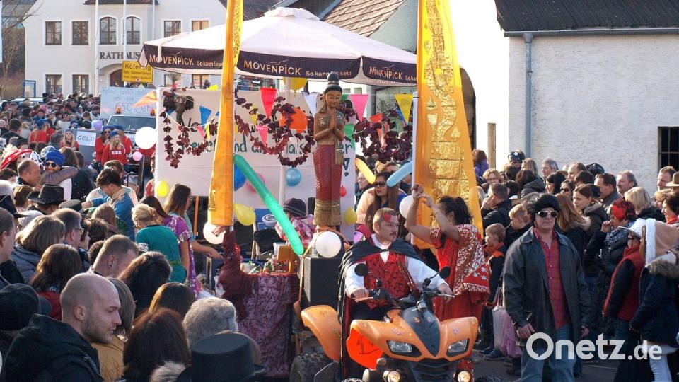 Der Gaudiwurm lockt am Faschingssonntag Jahr für Jahr Tausende aus dem Landkreis und darüber hinaus nach Rieden. Bild: sön