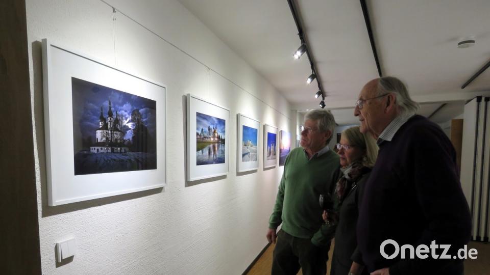 Viele Interessierte schauten sich bisher die tollen Fotografien der Arzberger und Stiftländer an. Bild: ubb