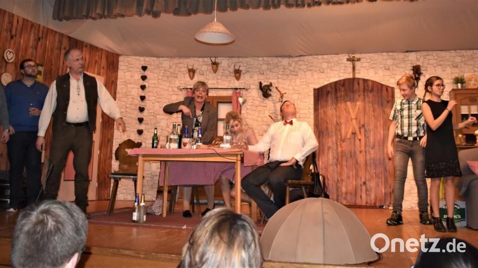 Die Katholische Theatergruppe Grafenwöhr glänzt mit dem neusten Stück des Autors Wolfgang Bräutigam. Bild: rgr