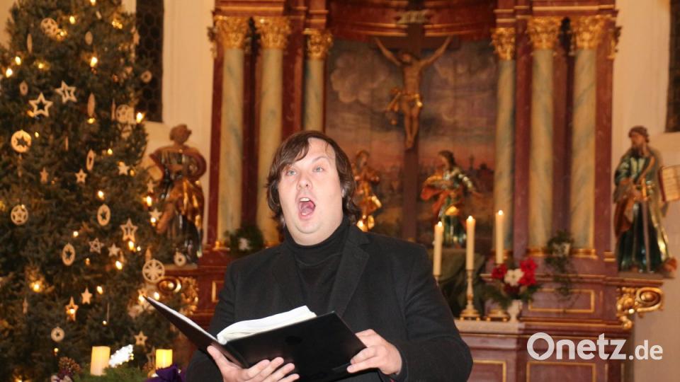 Bass Marius Pöhnlein setzte mit seiner wunderbaren Bassstimme wieder Akzente und stellte einen der Höhepunkte des Konzertes dar. Bild: rpp