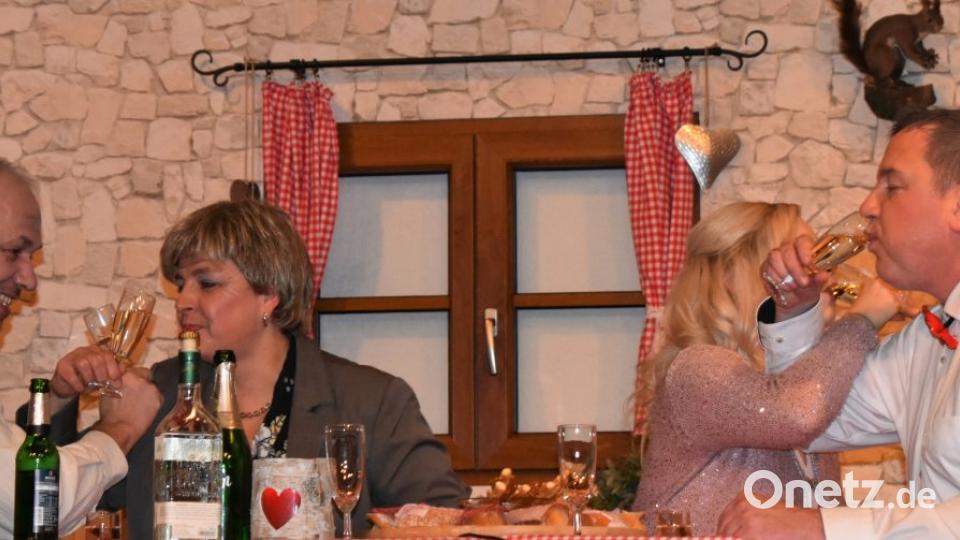 Die Katholische Theatergruppe glänzt mit dem neusten Stück des Autors Wolfgang Bräutigam bei der Patchwork-Lawine, die von Donnerstag bis Sonntag im Jugendheim über die Bühne ging. Bild: rgr