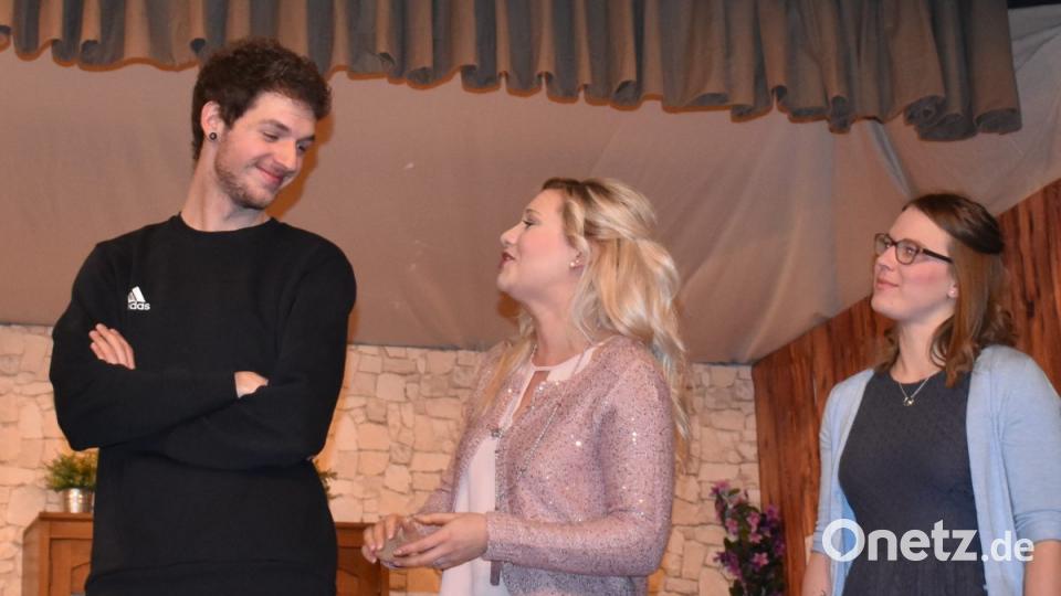 Die Katholische Theatergruppe Grafenwöhr glänzt mit dem neusten Stück des Autors Wolfgang Bräutigam. Bild: rgr