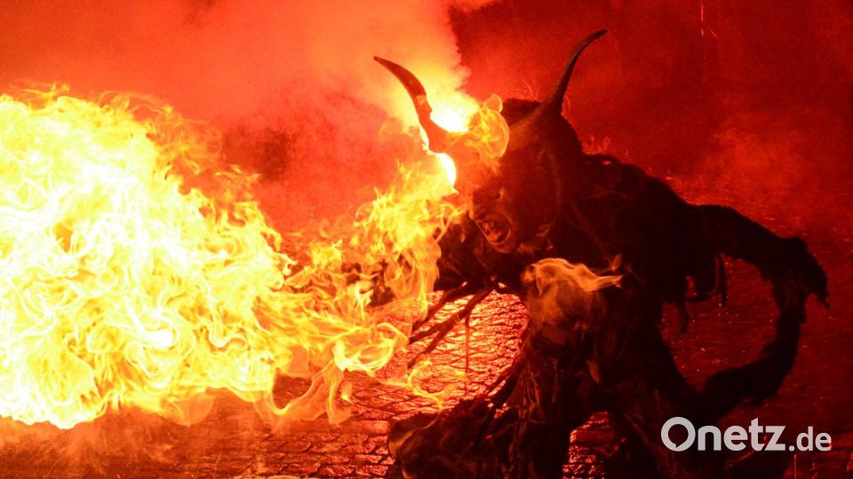 Ein höllisches Spektakel: Der Obere Markt in Flammen. Bild: Kunz