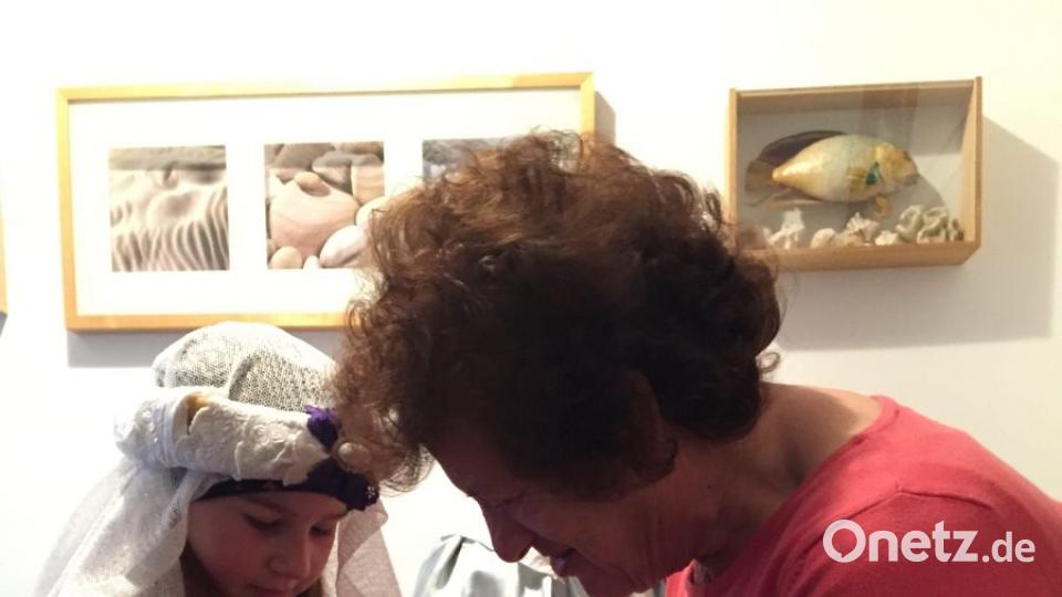 Leider kommt es immer wieder vor, dass &quot;falsche&quot; Sternsinger an Türen klingeln und die Leute glauben machen, sie würden für einen guten Zweck spenden. Damit klar ist, dass sie die &quot;echten&quot; Sternsinger sind, ist auf der Büchse ein Ausweis der Pfarrei. Bild: Judith Lehner