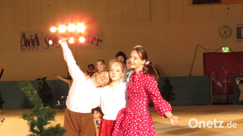 Und jedes Kind darf sich freuen über die gute Nachricht: Alle dürfen wieder weg aus Nimmerland und zurück nach Hause. Bild: ubb